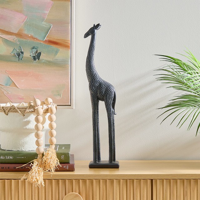 Gerry Giraffe Statue by M.U.S.E.
