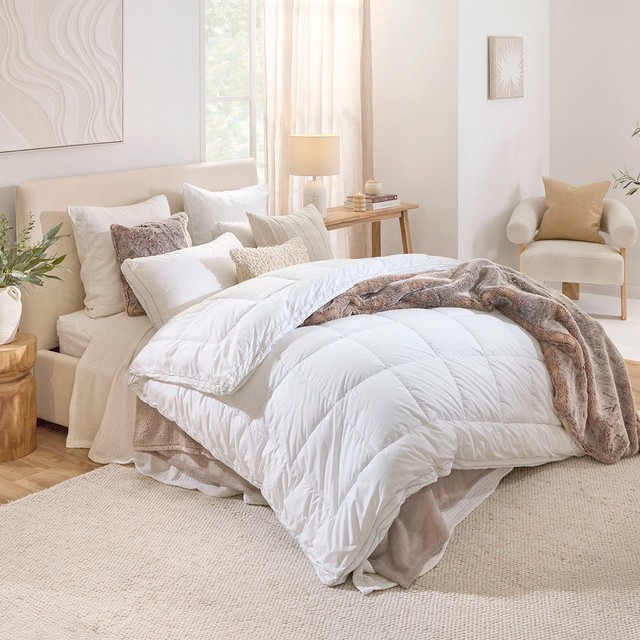 Hotel & Home Superior 500gsm Microfibre Quilt by Hilton