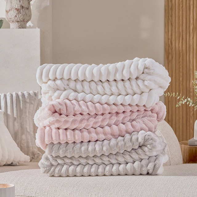 Denali Faux Fur Throw By M.U.S.E.