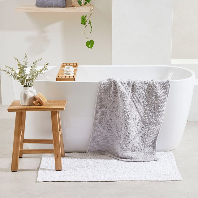 Classic Woven Bath Rug by M.U.S.E.