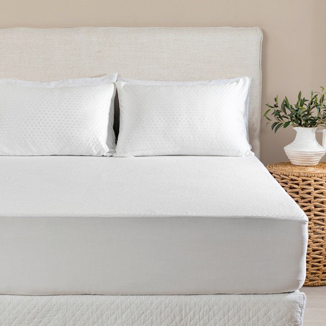 Comfort Science Ice Fibre Mattress Protector by Hilton