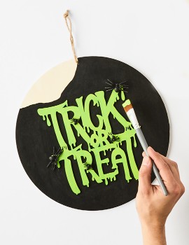 Wood+Round+Sign+-+Trick+or+Treat