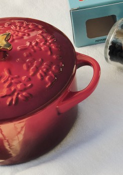 Le+Creuset+Christmas+Mini+Casserole