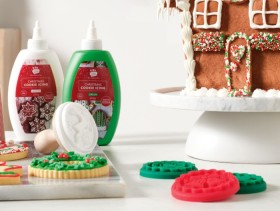 Roberts+Gingerbread+House+Decorating+Kit