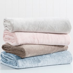 Soft+Touch+300gsm+Microfibre+Blanket+by+Essentials