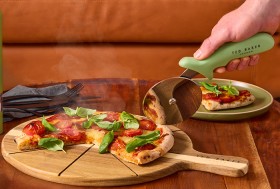 Ted+Baker+Pizza+Board+and+Cutter+Set