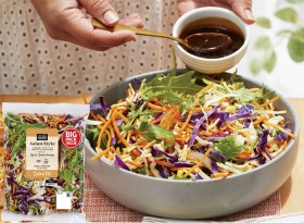 Coles-Kitchen-Asian-Salad-Kit-550g-Pack on sale