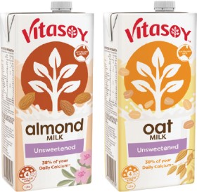 Vitasoy+Almond+or+Oat+Milk+1+Litre