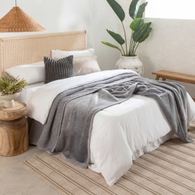 Marshmallow+510gsm+Microfibre+Blanket+by+M.U.S.E.
