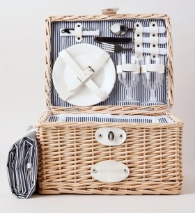 Heritage-Signature-2-Person-Picnic-Basket-with-Rug on sale