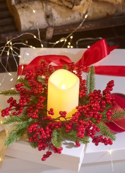 Myer+Giftorium+Heirloom+Plastic+Berries+%26amp%3B+Foliage+Hurricane