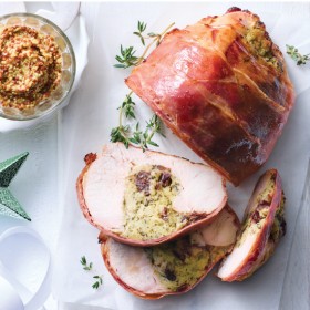 Woolworths+Gold+Bacon+Wrapped+Turkey+Roast+with+Native+Thyme+%26amp%3B+Sourdough+Stuffing+%26amp%3B+Honey+Glaze