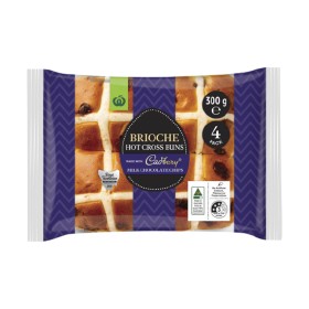 Woolworths+Brioche+Hot+Cross+Buns+made+with+Cadbury%26reg%3B+Milk+Chocolate+Chips+Pk+4%5E