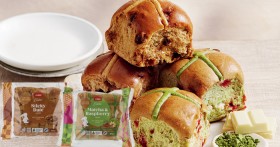 Coles+Easter+Matcha+%26amp%3B+Raspberry+or+Sticky+Date+Inspired+Hot+Cross+Buns+4+Pack+320g