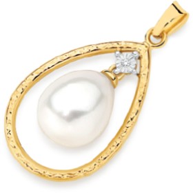 9ct-Gold-Pearl-Pendant-with-Diamond on sale
