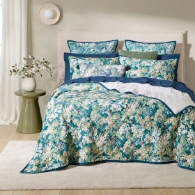 Bedfordshire-Bedspread on sale