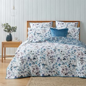 Waverly-Bedspread on sale
