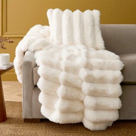 Alaska+Chunky+Faux+Fur+Throw