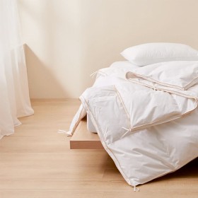 Luxury-Goose-Quilt on sale