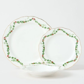 Heritage%E2%80%A8+Heirloom+Christmas+Holly+Berry+12pc+Dinner+Set